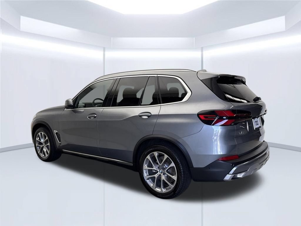 Used 2024 BMW X5 xDrive40i w/ Premium Package AWD/4WD image 3