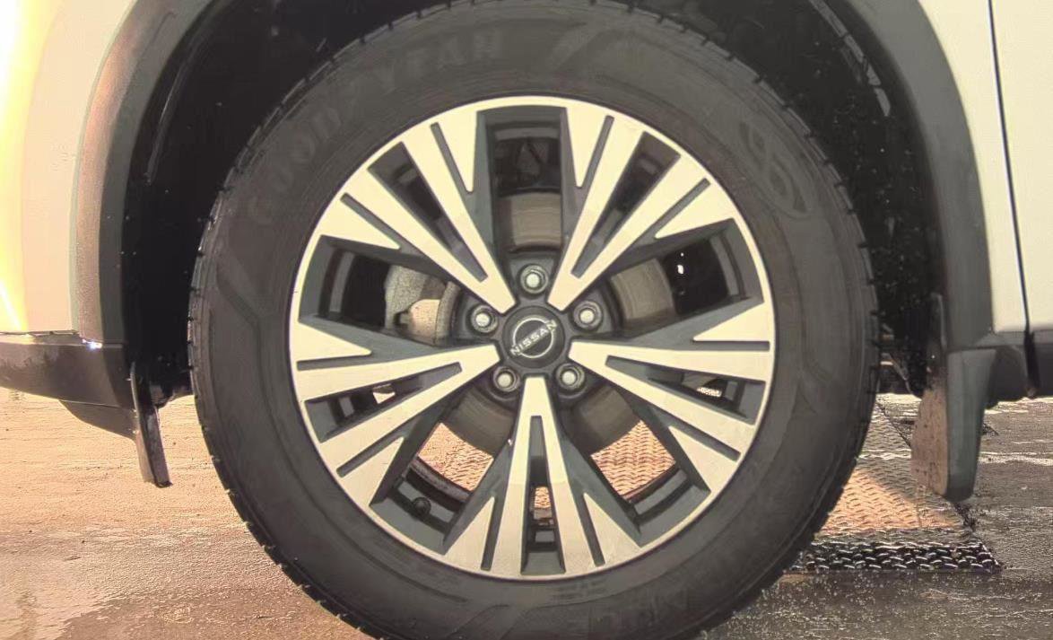 Used 2023 Nissan Rogue SV w/ SV Premium Package image 13