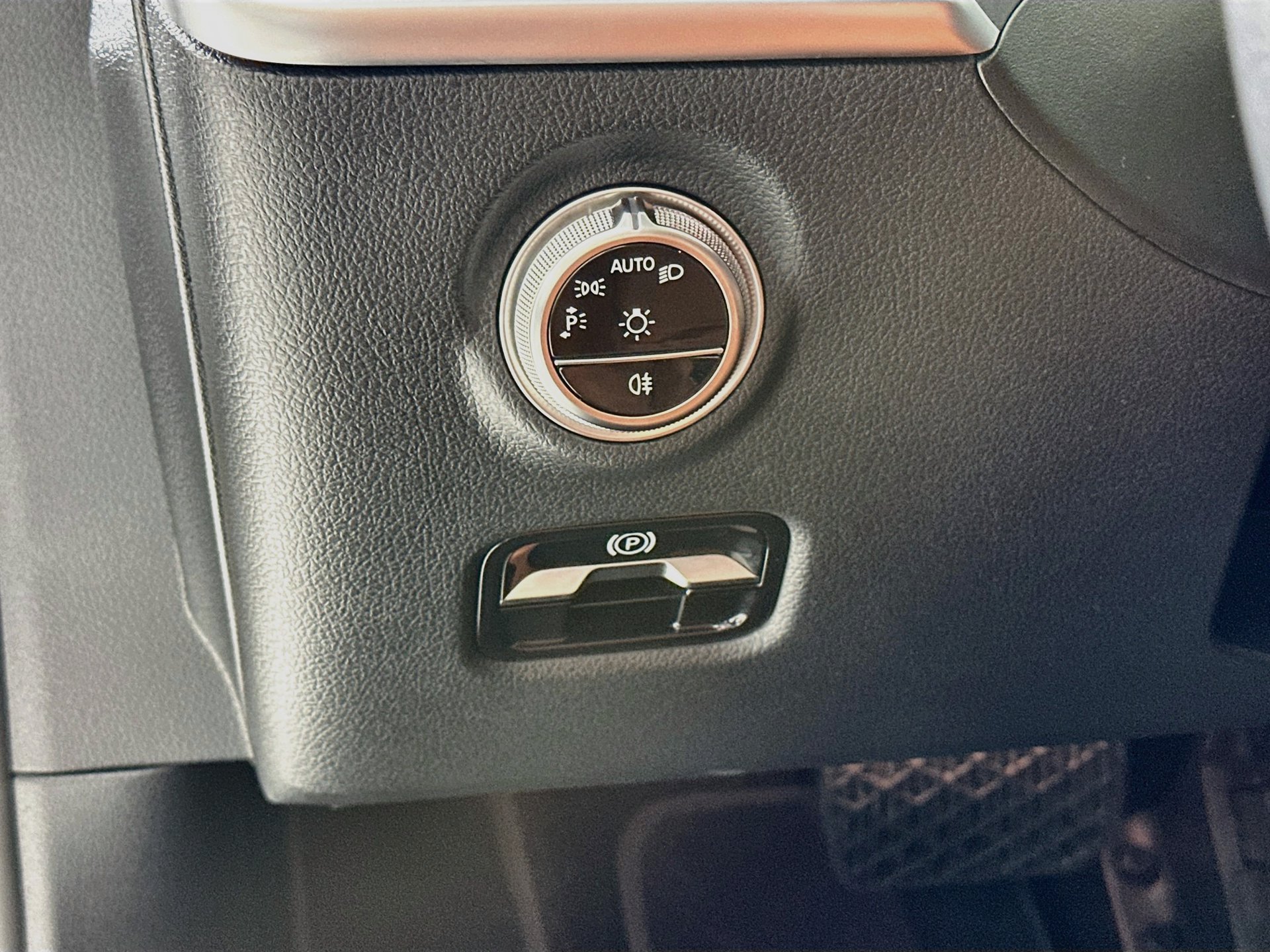 Certified 2025 Mercedes-Benz C 300 Sedan image 11