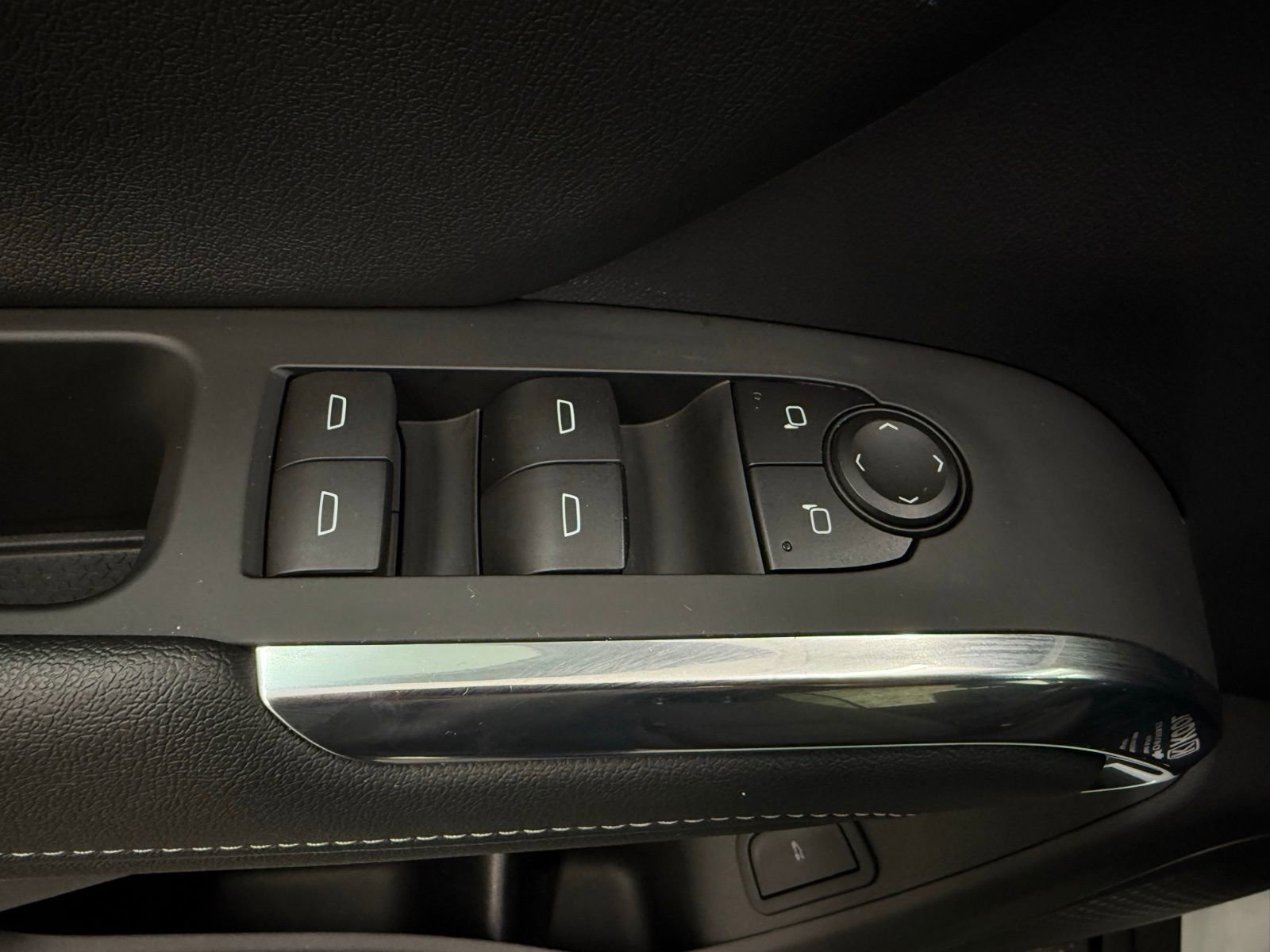 Used 2024 Chevrolet Traverse LS image 10