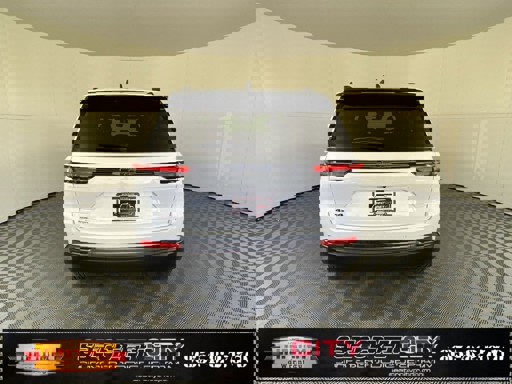 New 2026 Jeep Grand Cherokee Altitude image 6