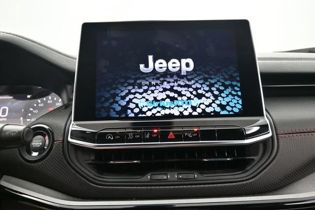 Used 2025 Jeep Compass Trailhawk AWD/4WD image 23