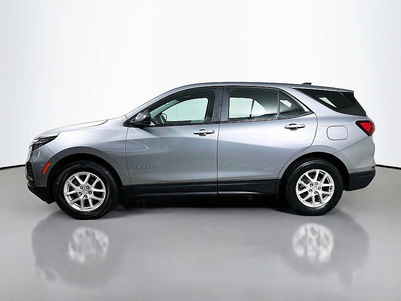 Used 2023 Chevrolet Equinox LS image 4