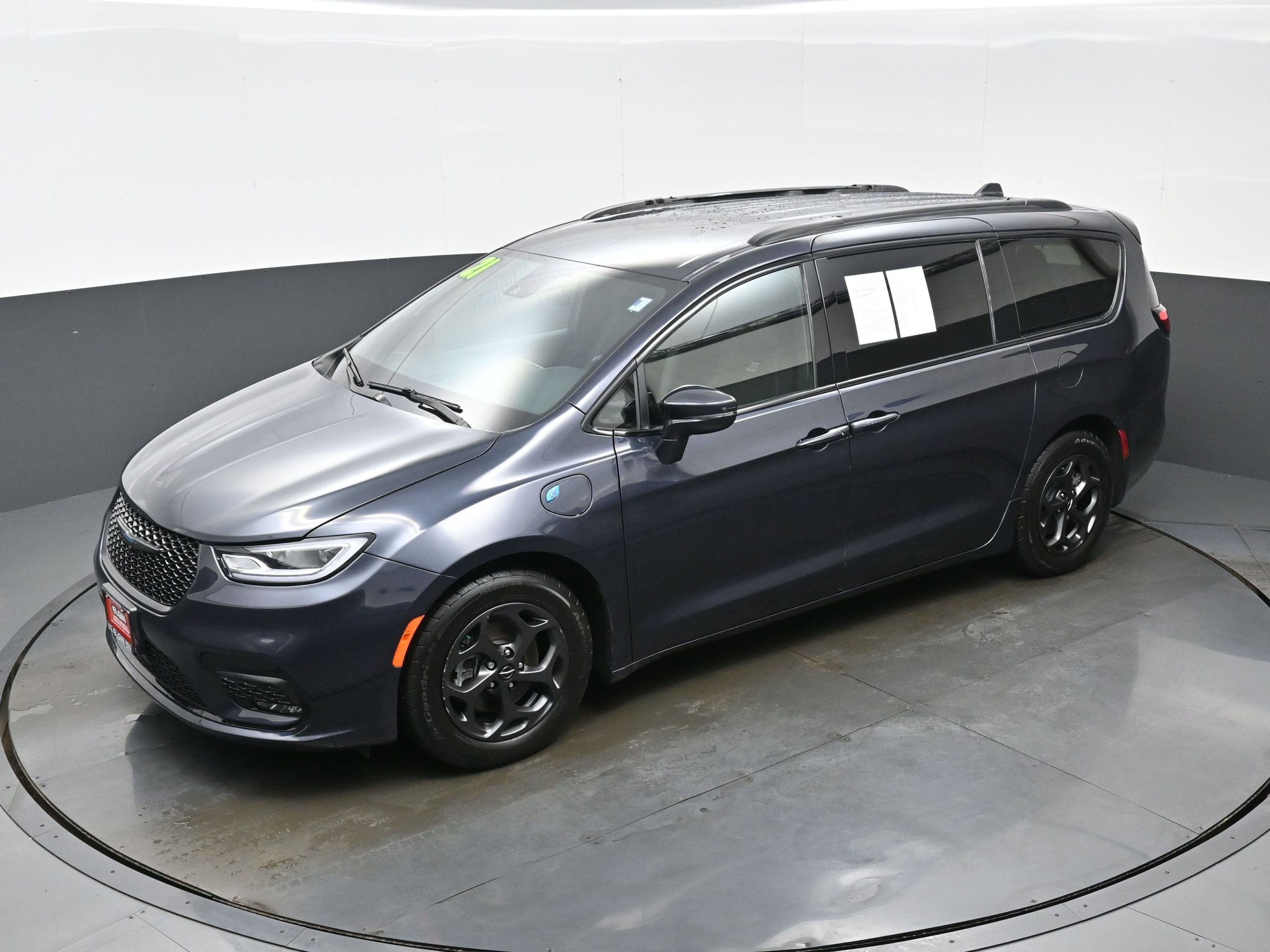 Used 2021 Chrysler Pacifica Touring w/ Uconnect Theater Family Group image 35
