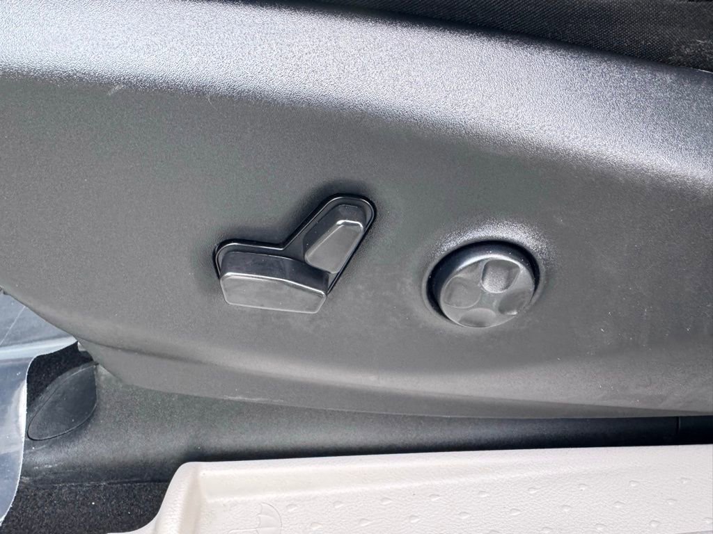 Used 2024 Chrysler Pacifica Select FWD image 20