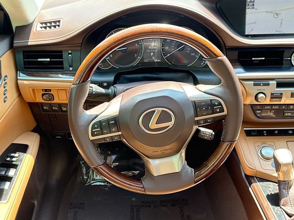 Used 2017 Lexus ES 350 w/ Ultra Luxury Package FWD image 23