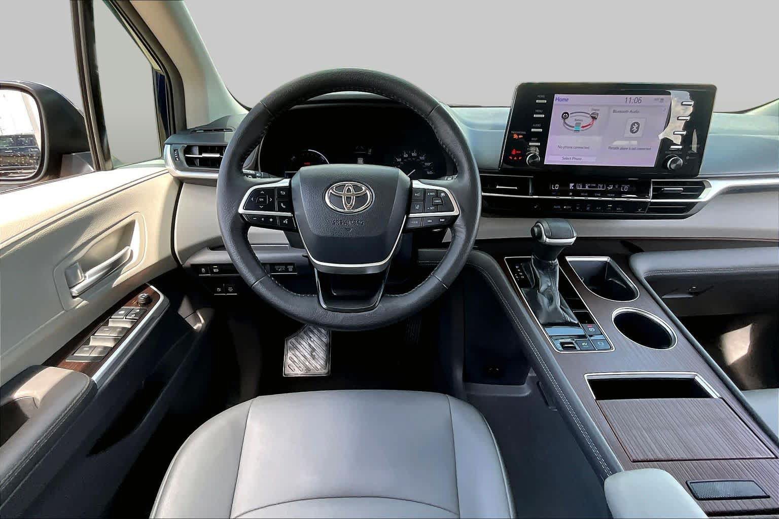 Used 2021 Toyota Sienna XLE FWD image 6