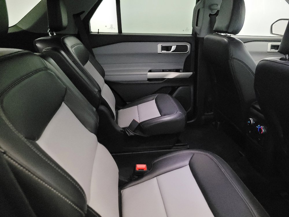 Used 2022 Ford Explorer XLT w/ Equipment Group 202A AWD/4WD image 19