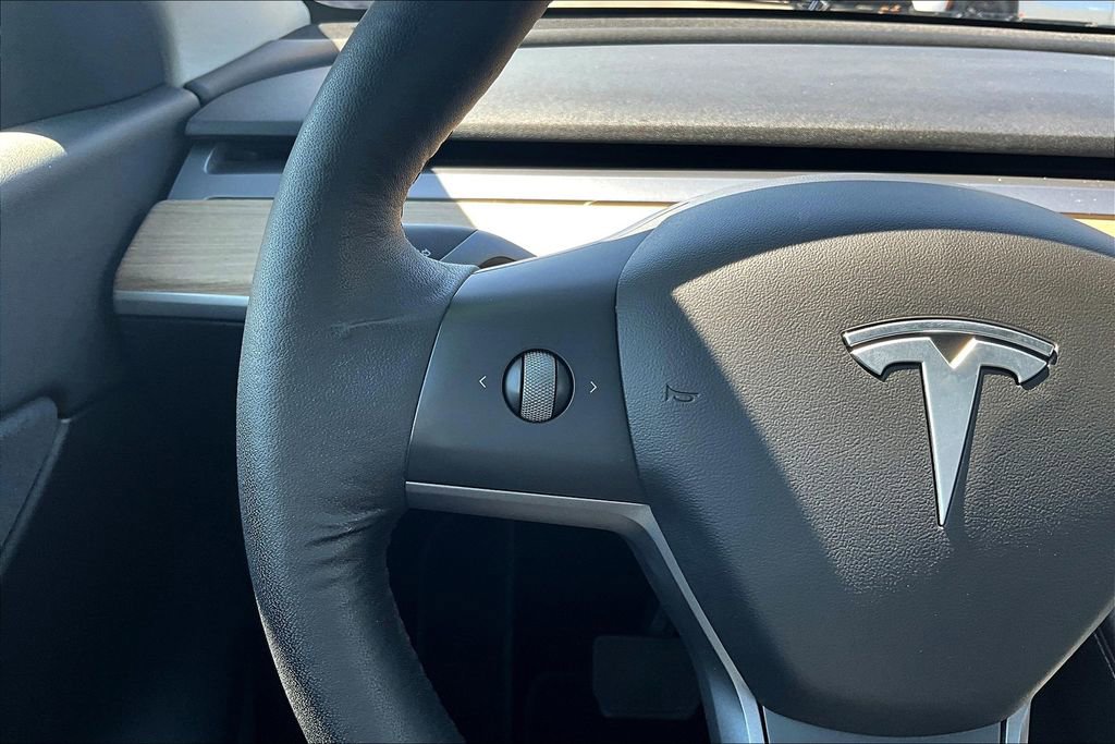 Used 2021 Tesla Model Y Long Range image 18