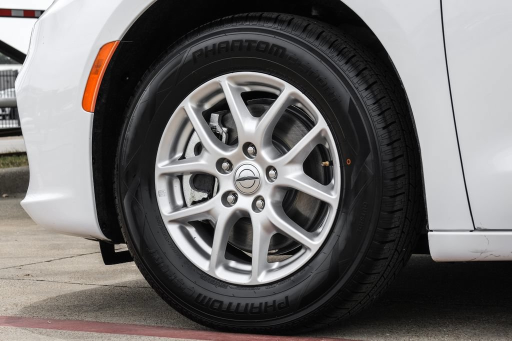 Used 2024 Chrysler Pacifica Touring-L FWD image 66
