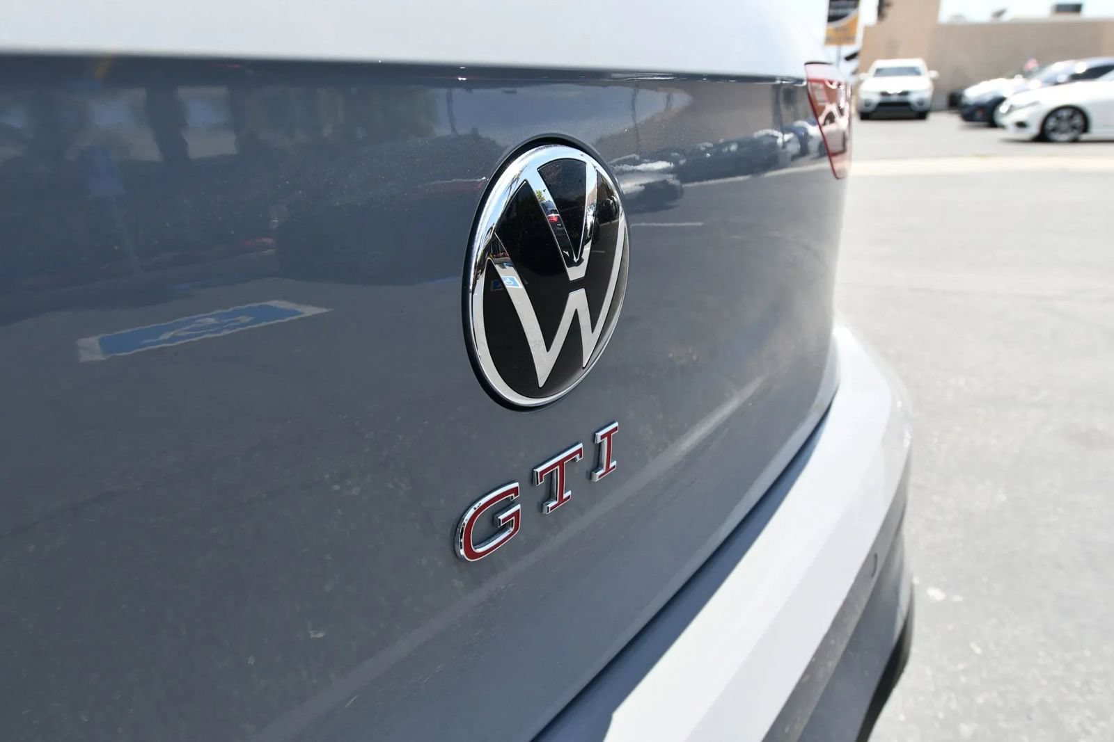 Used 2022 Volkswagen GTI SE FWD image 10