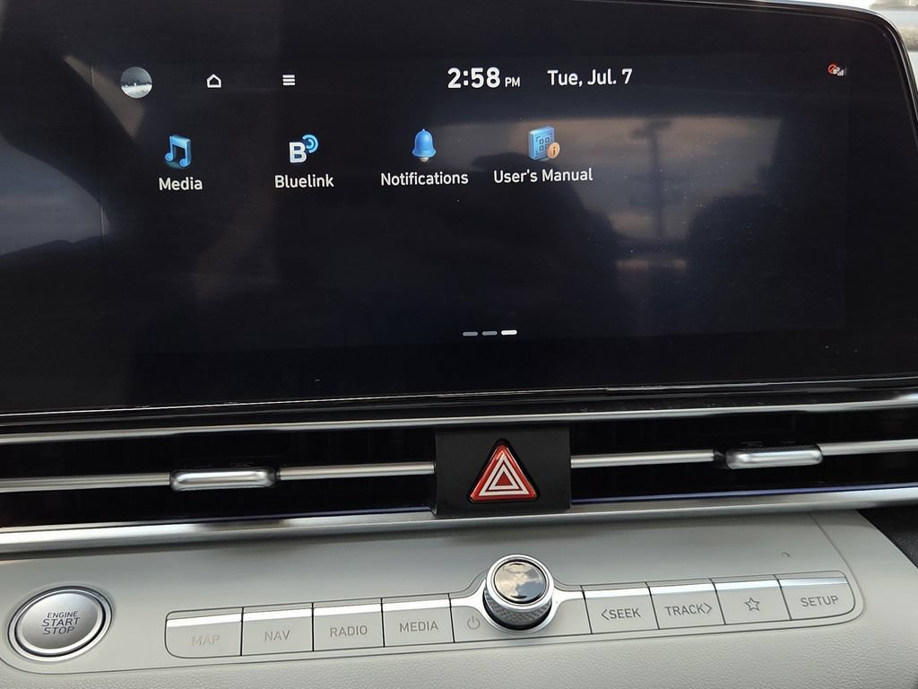Used 2025 Hyundai Elantra Limited FWD image 11