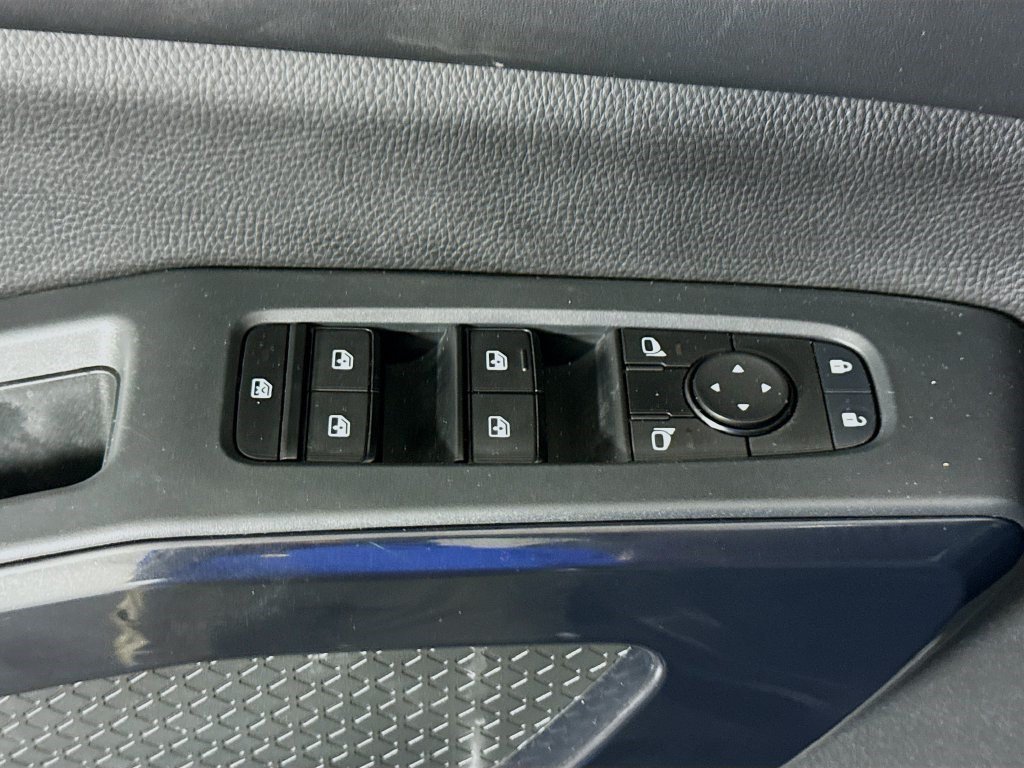 Used 2024 Nissan Pathfinder SV FWD image 23