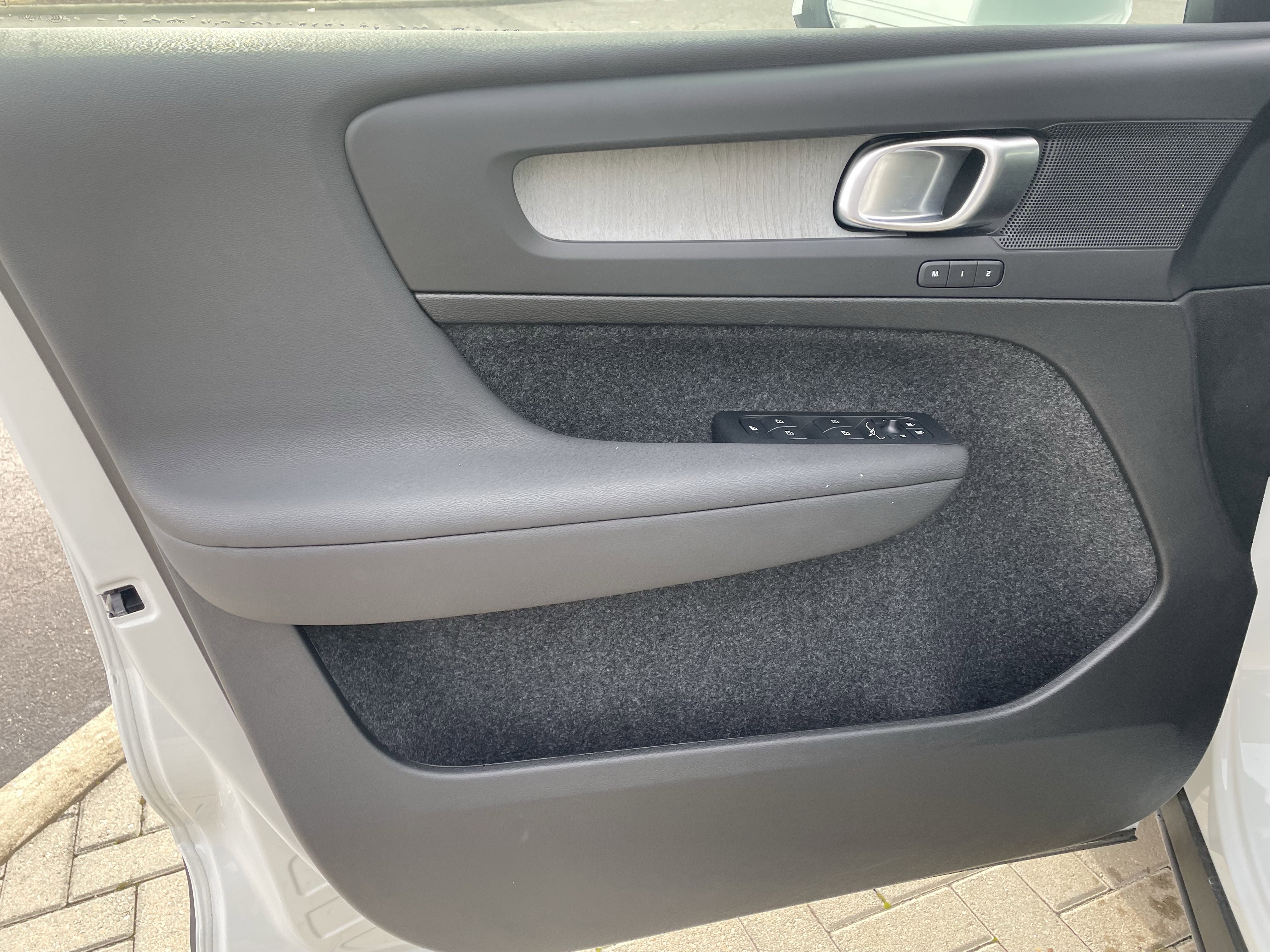 New 2025 Volvo XC40 B5 Core w/ Protection Package Premier image 14