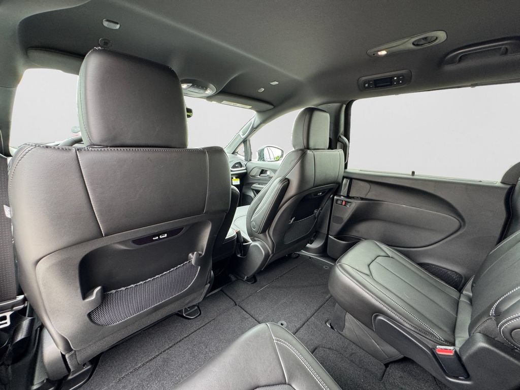 New 2027 Chrysler Pacifica Select FWD image 14