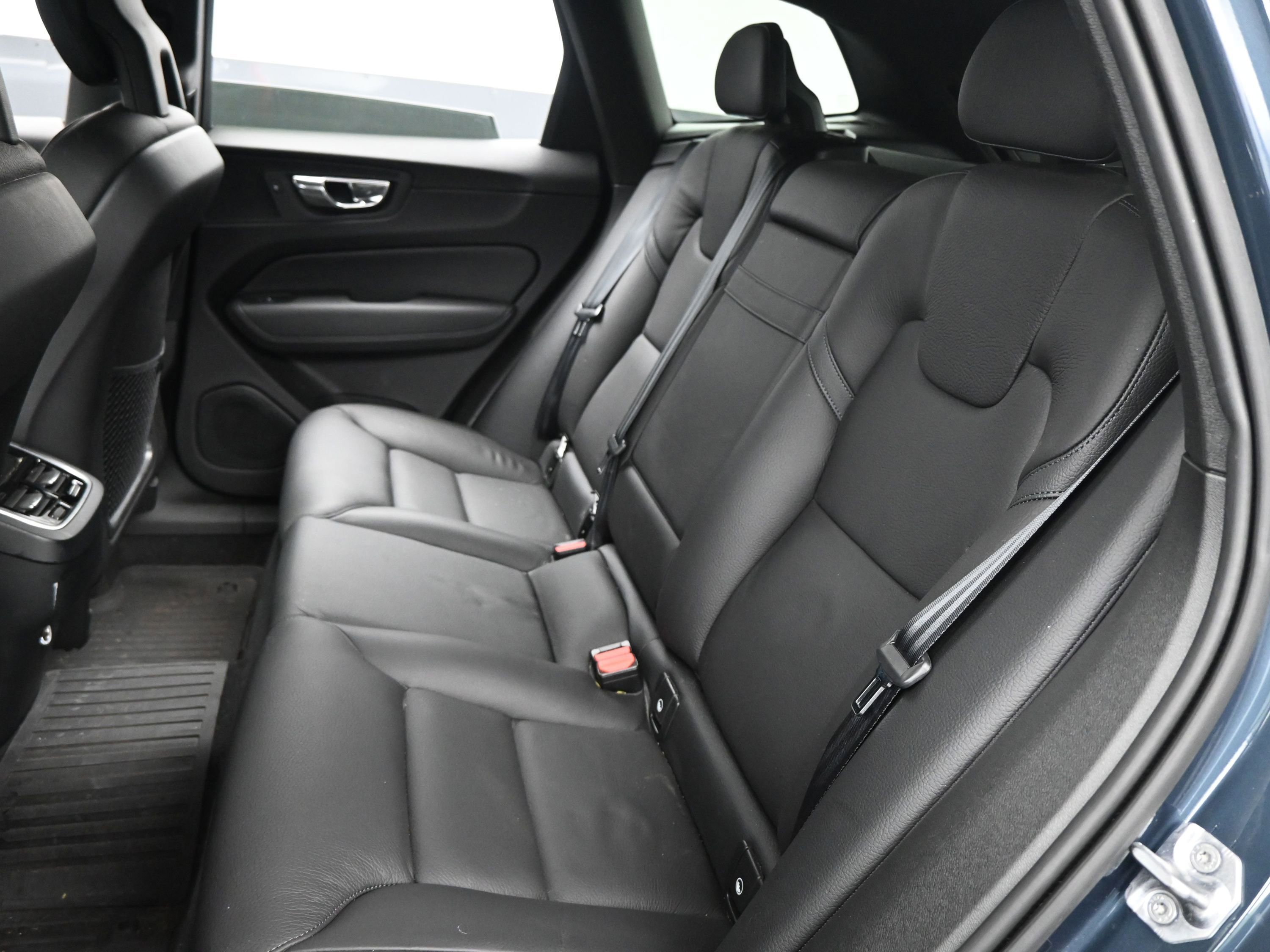 Used 2018 Volvo XC60 T5 Inscription w/ Convenience Package image 12