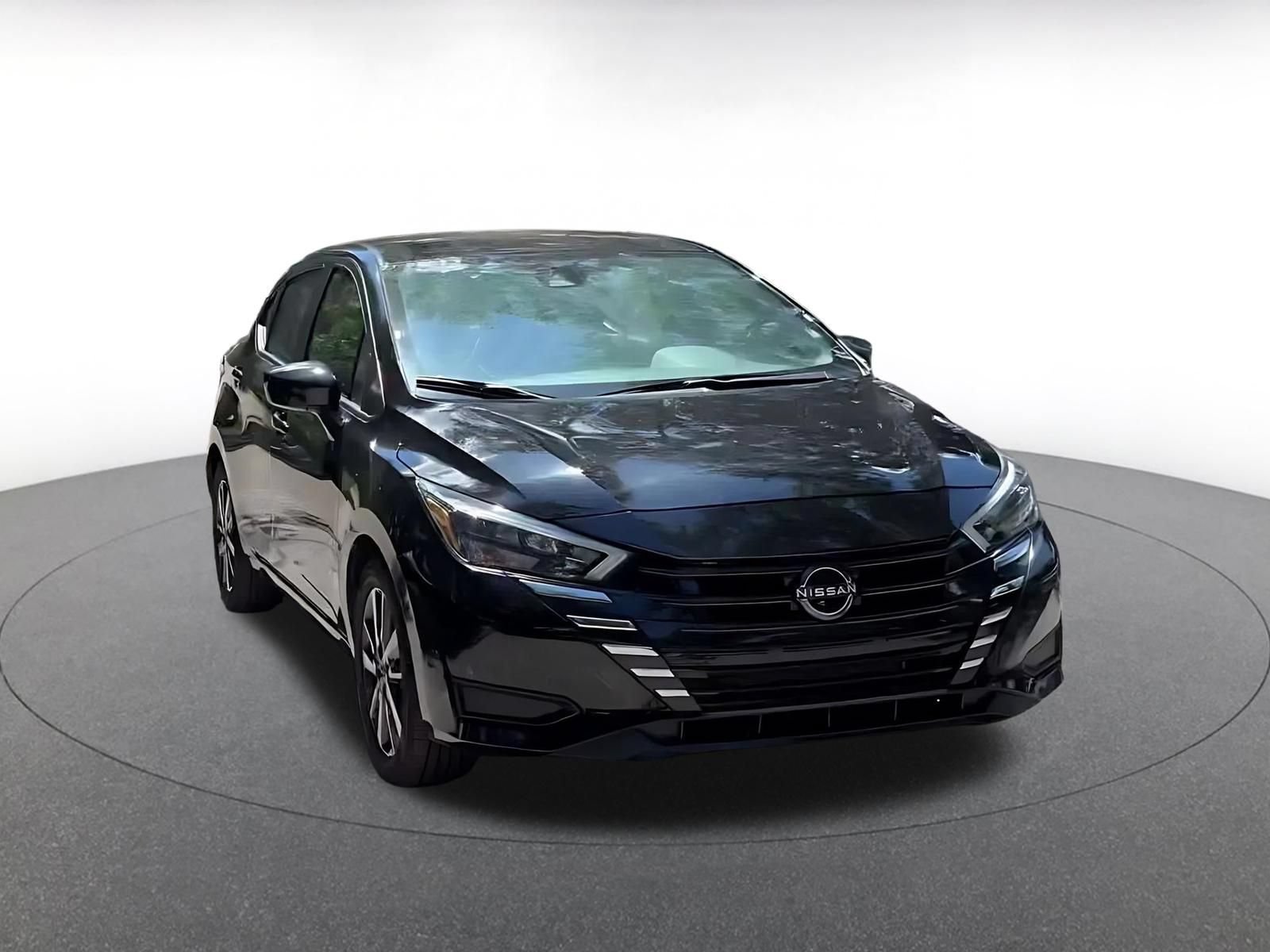 Used 2025 Nissan Versa SV FWD image 3