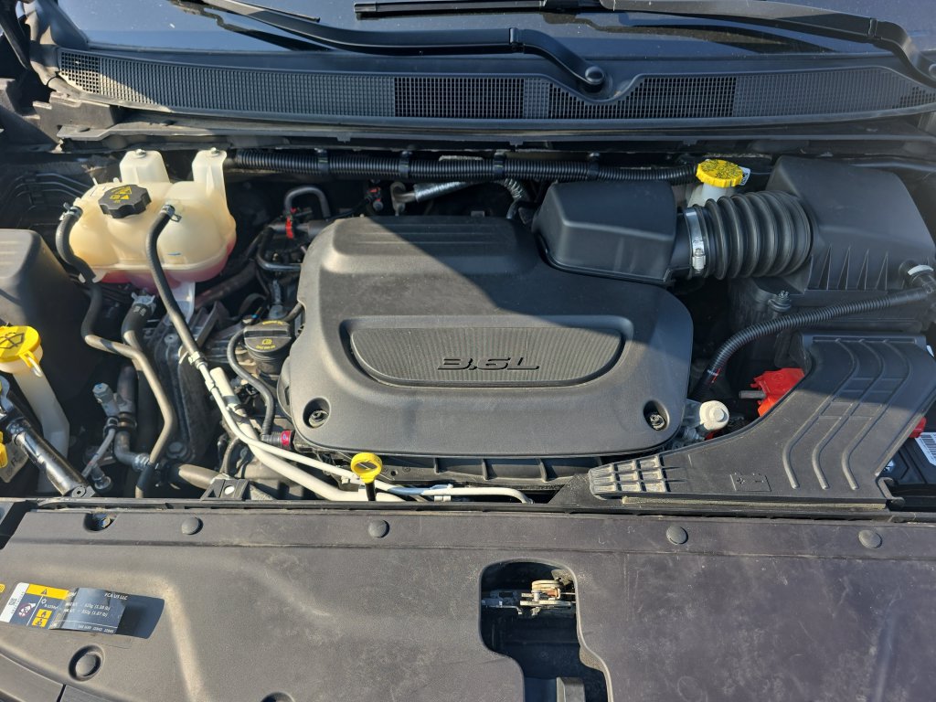 Used 2024 Chrysler Pacifica Touring-L FWD image 23