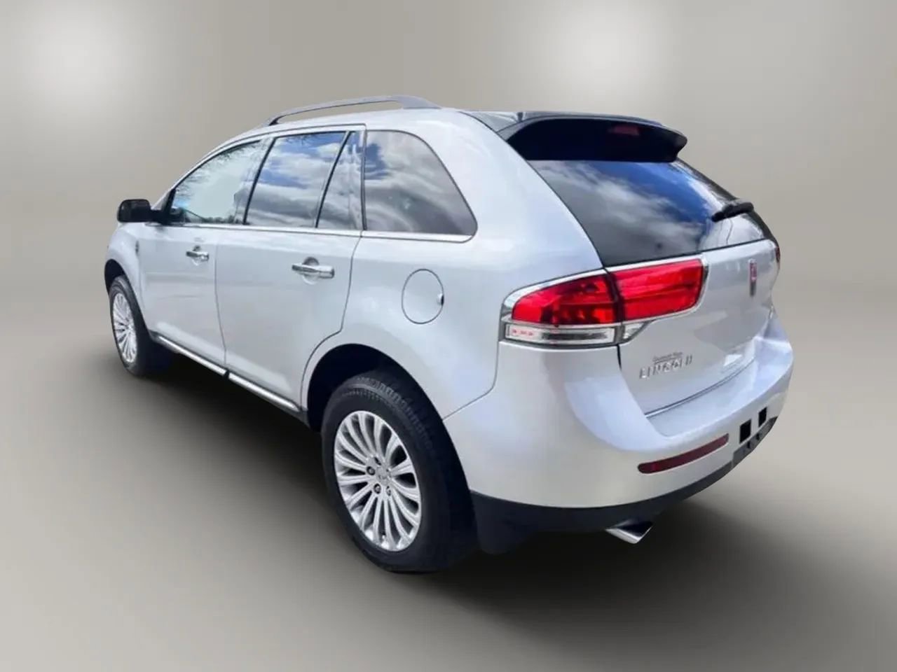 Used 2017 Lincoln MKC Reserve w/ Lincoln MKC Climate Package FWD image 8
