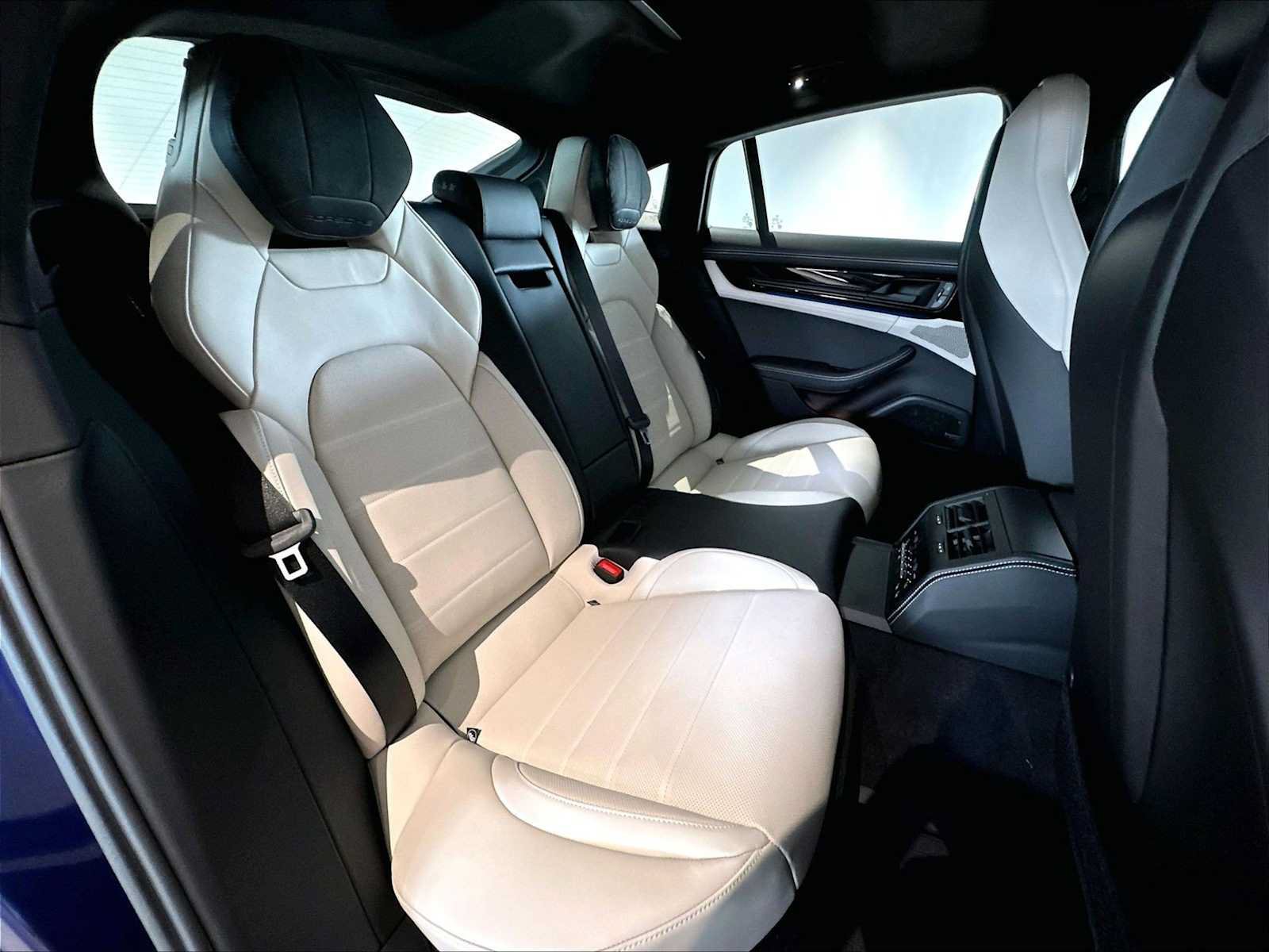 New 2026 Porsche Panamera 4 AWD/4WD image 28