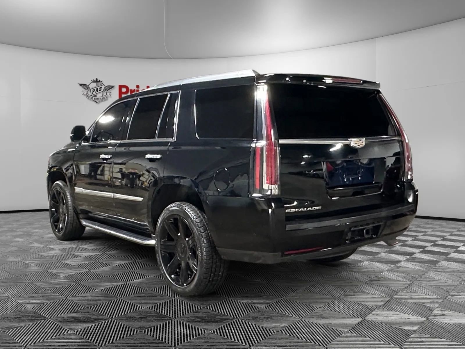 Used 2019 Cadillac Escalade Luxury image 5