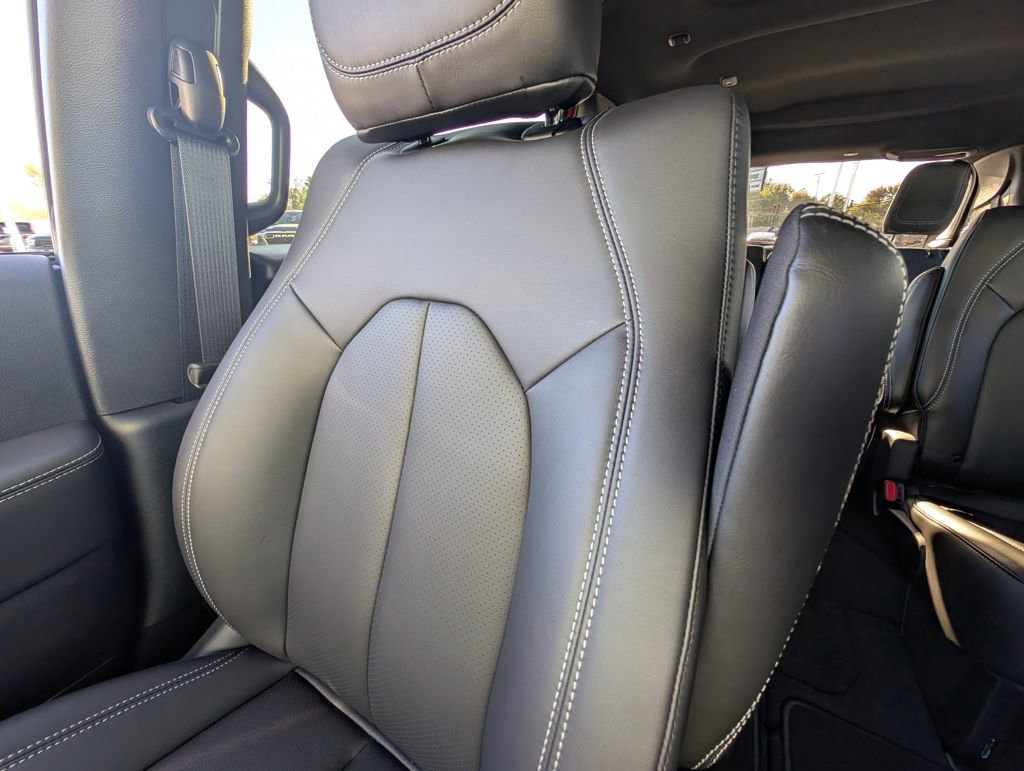 New 2026 Chrysler Pacifica Select image 11
