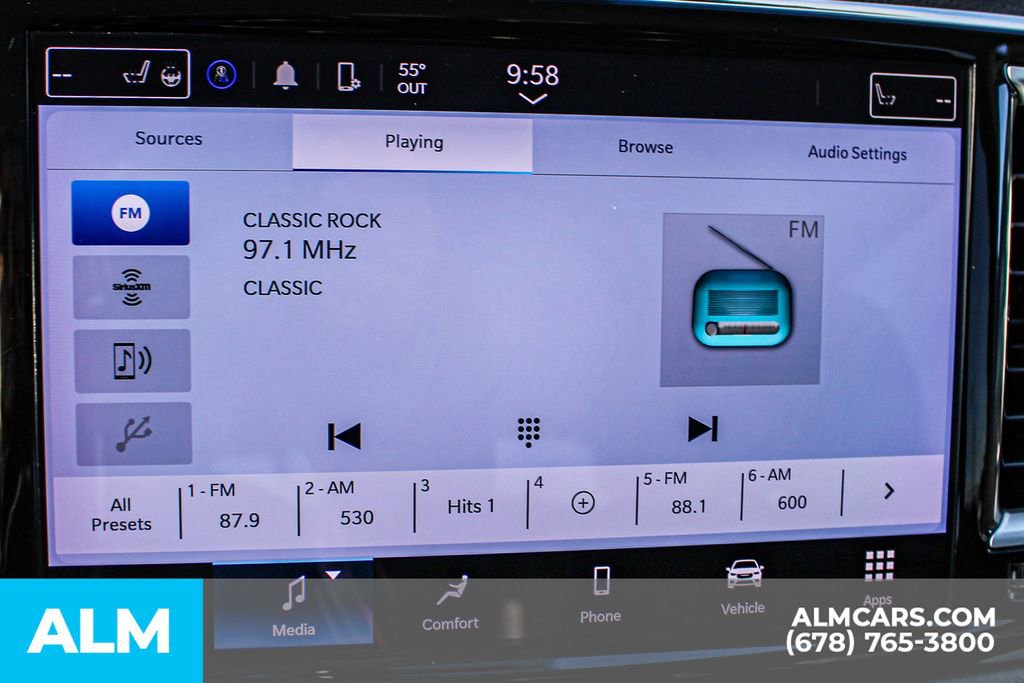 Used 2023 Chrysler Pacifica Touring-L image 37