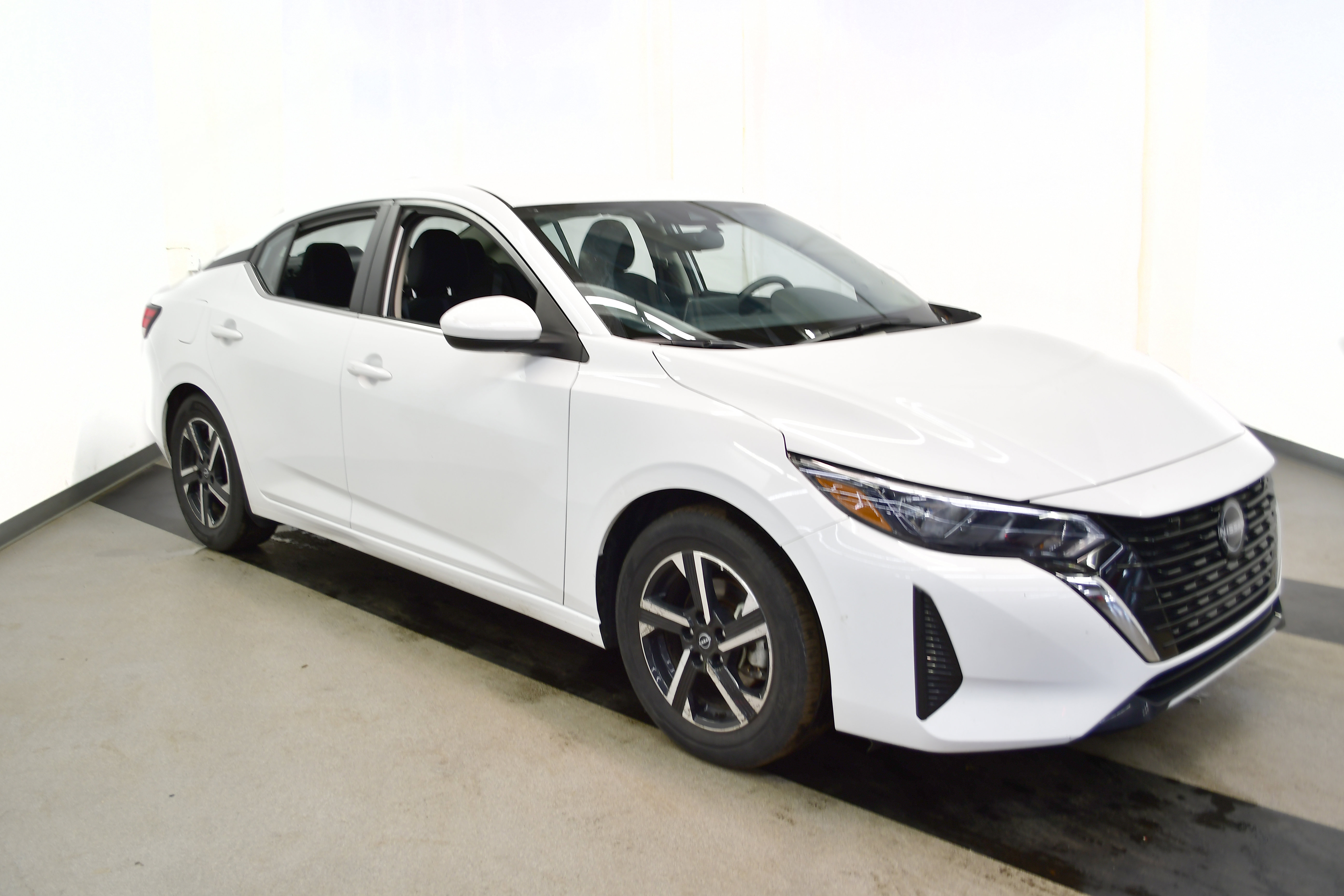 Used 2025 Nissan Sentra SV image 2