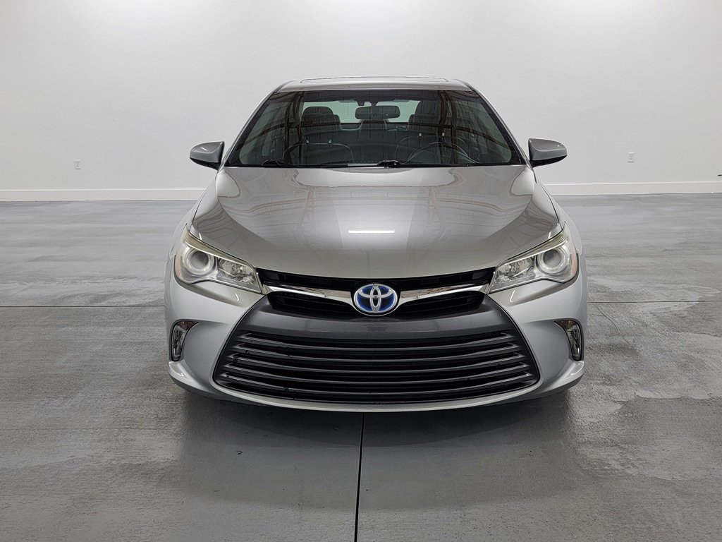 Used 2015 Toyota Camry XLE w/ Moonroof Package FWD image 3