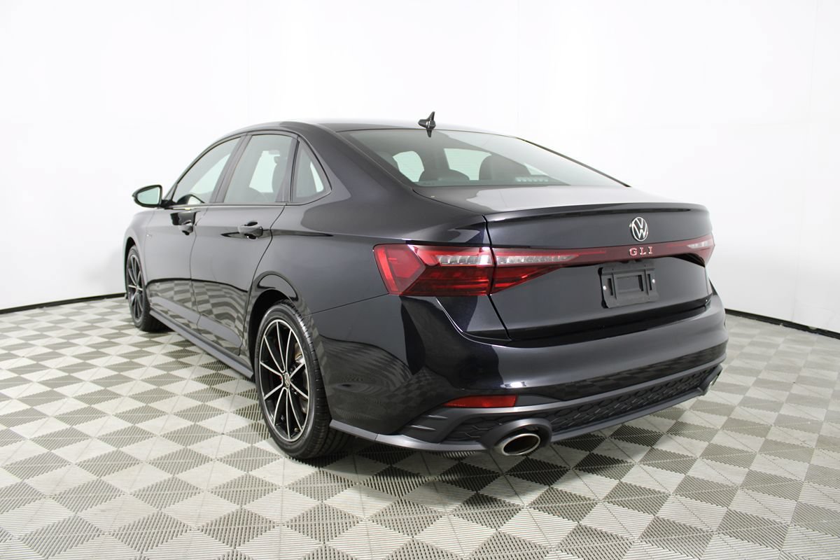 Used 2025 Volkswagen Jetta GLI Autobahn FWD image 31