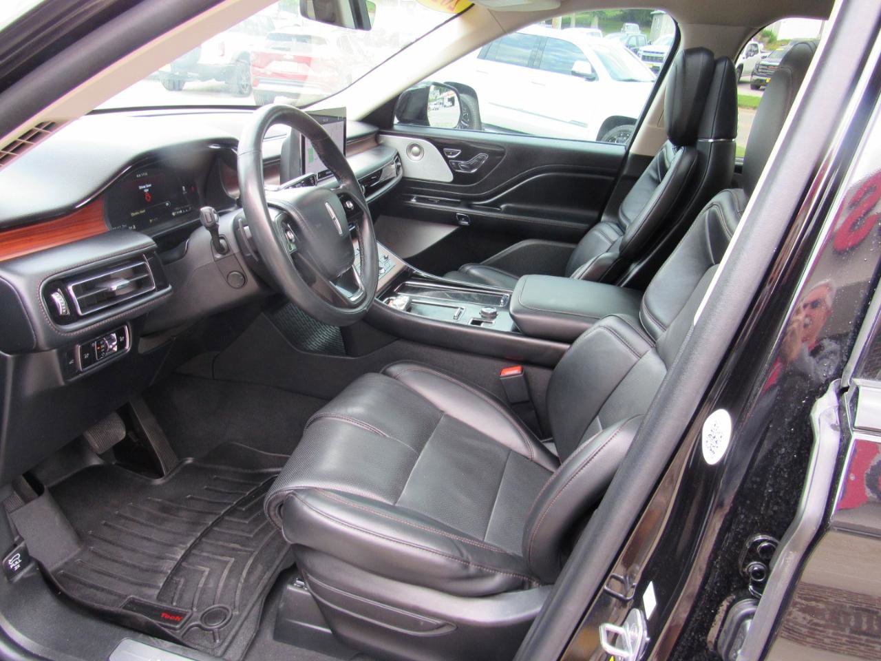 Used 2023 Lincoln Aviator Reserve w/ Equipment Group 201A AWD/4WD image 13