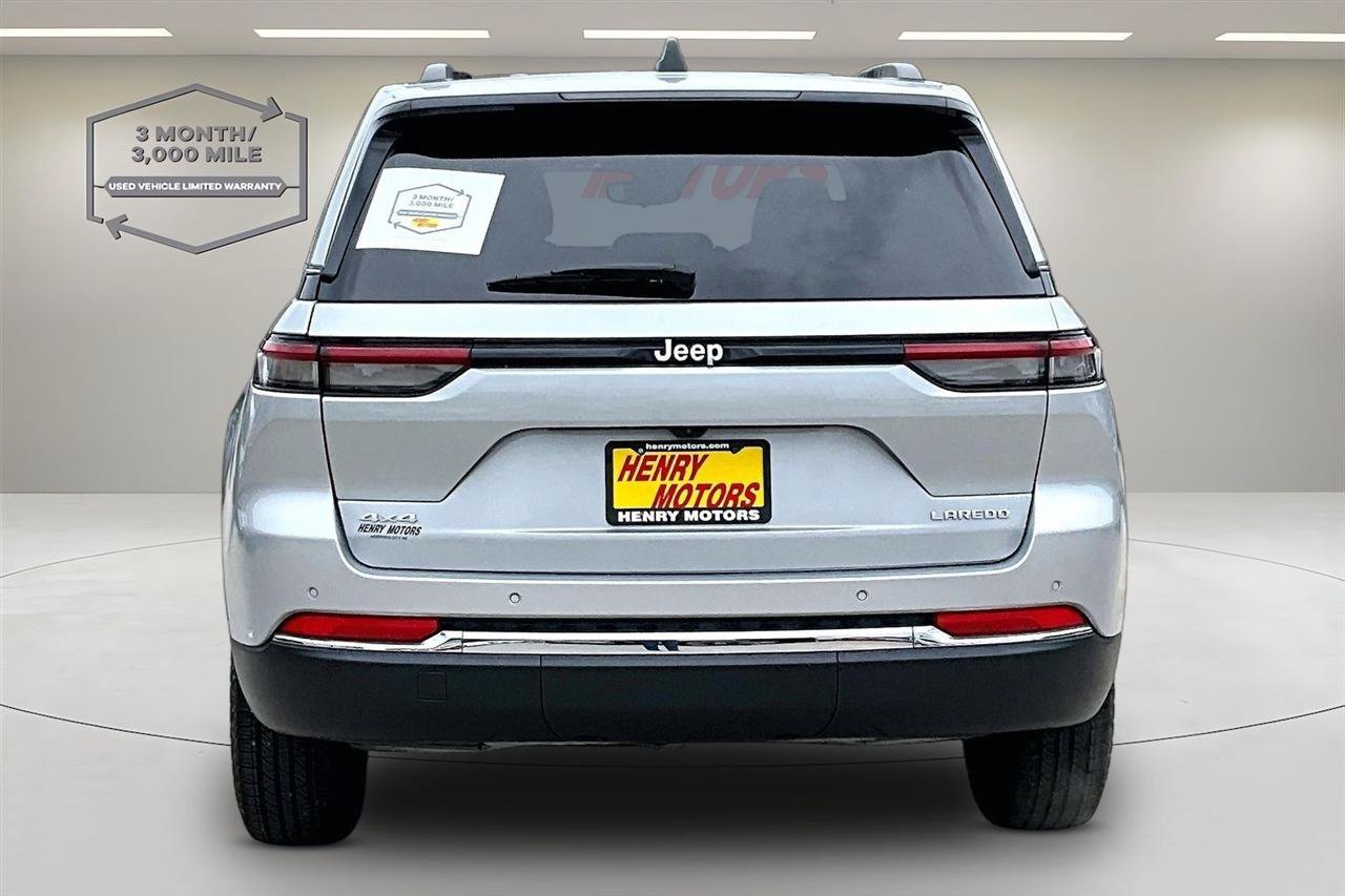 Used 2024 Jeep Grand Cherokee Laredo AWD/4WD image 5