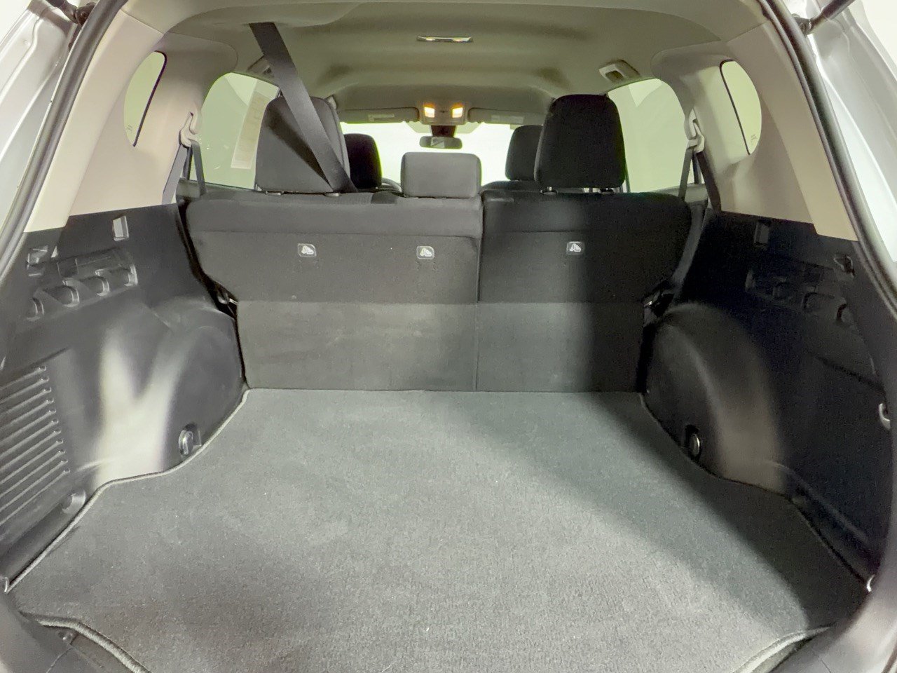 Used 2018 Toyota RAV4 LE FWD image 28