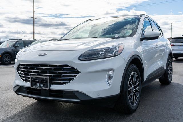 Used 2022 Ford Escape Titanium w/ Class II Trailer Tow Package image 2