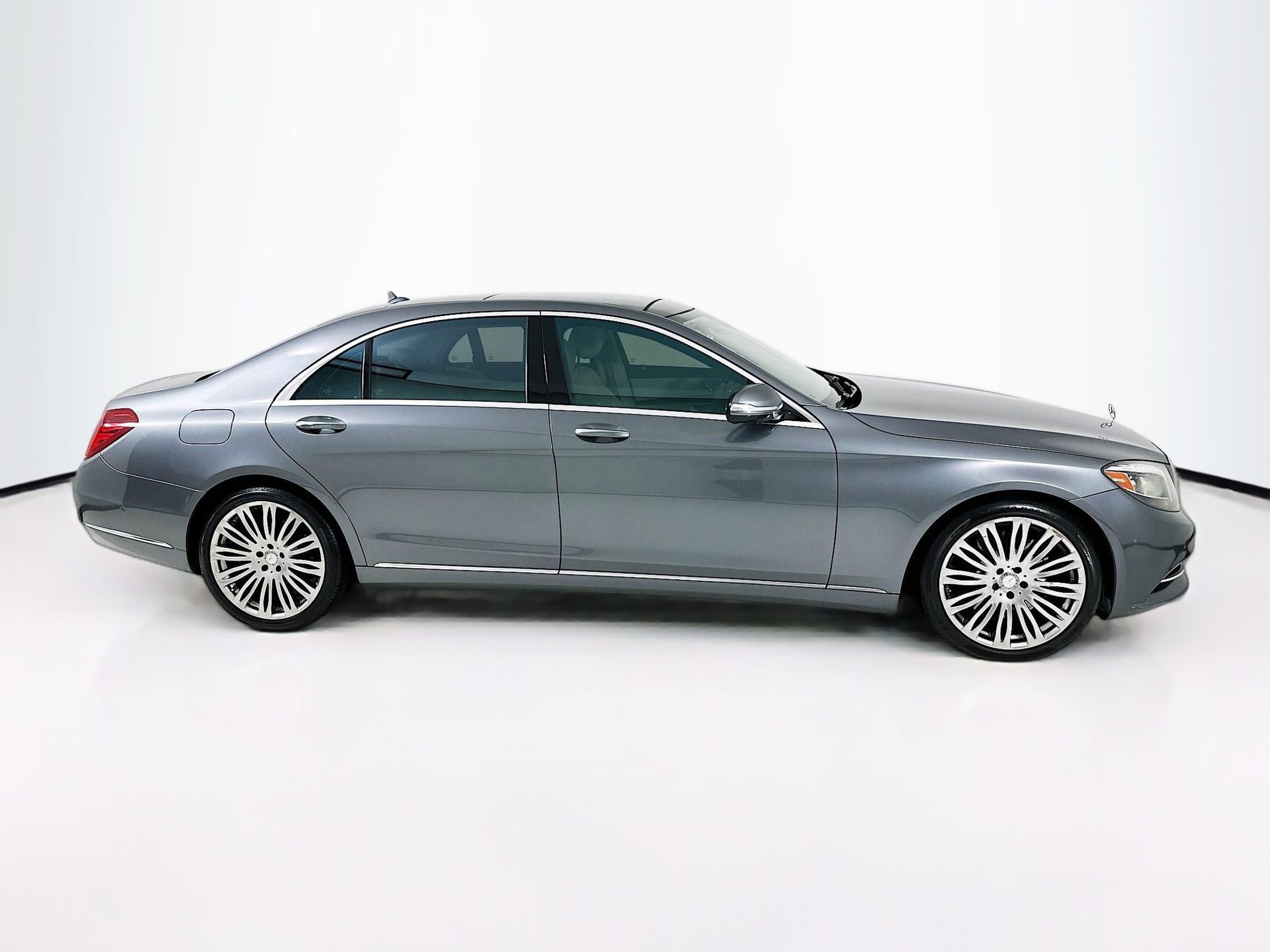 Used 2017 Mercedes-Benz S 550 Sedan image 9