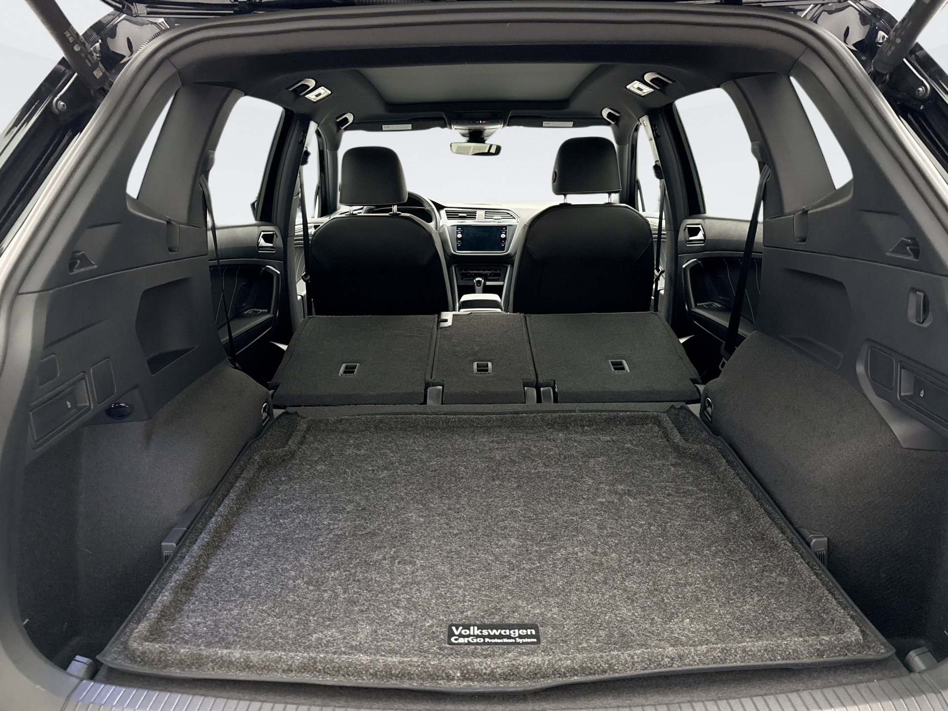 Used 2024 Volkswagen Tiguan SE R-Line image 18