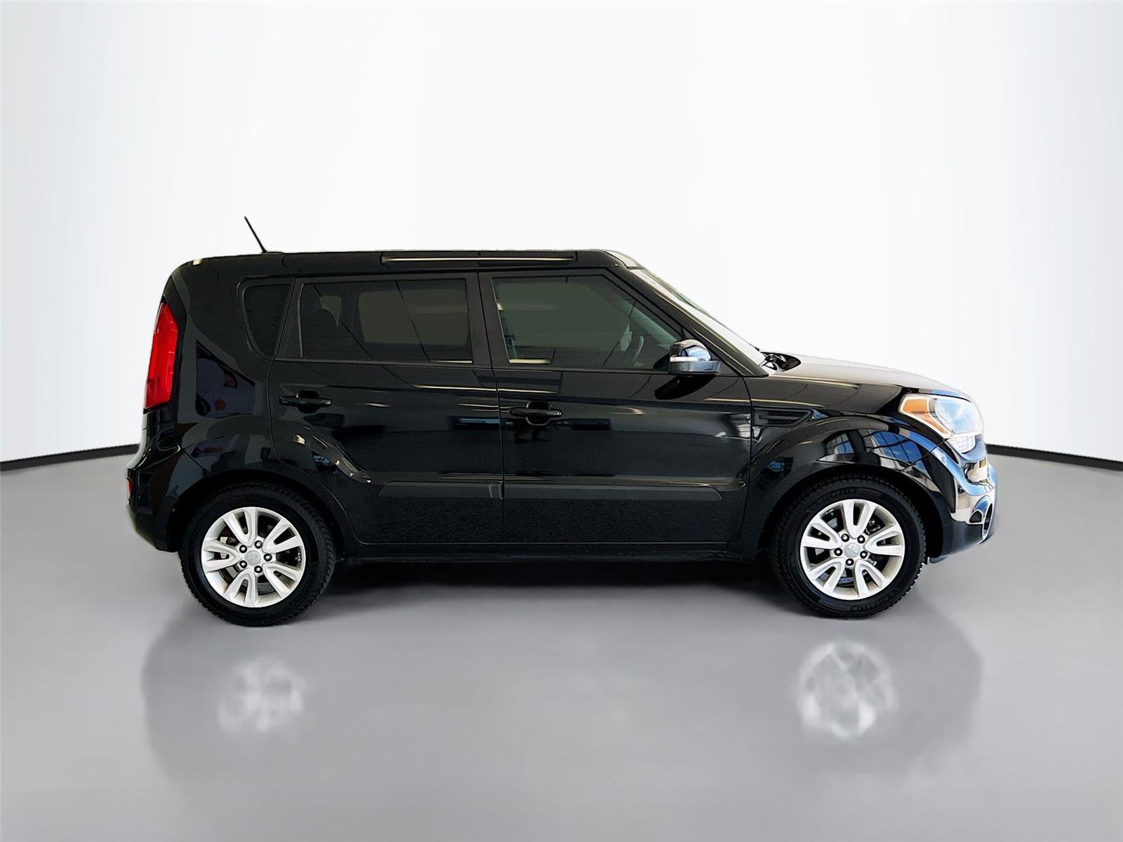 Used 2012 Kia Soul + FWD image 16