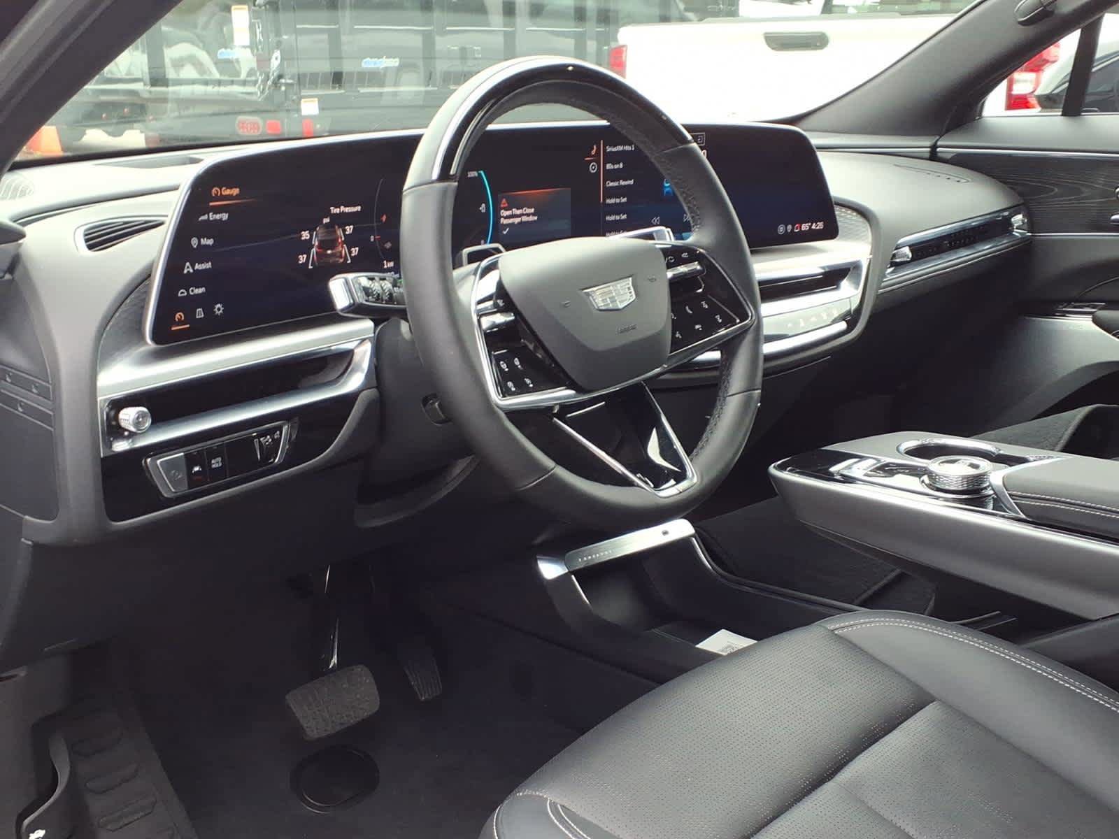 Used 2024 Cadillac Lyriq Luxury w/ LPO, Floor Liner Package AWD/4WD image 9