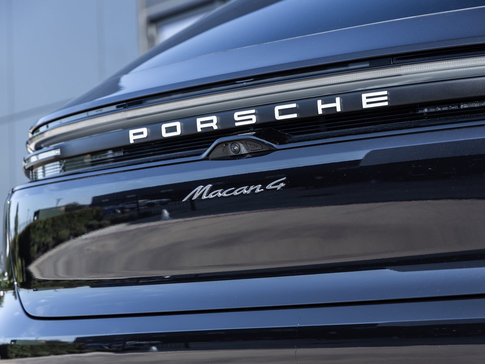 Used 2025 Porsche Macan 4 Electric AWD/4WD image 15