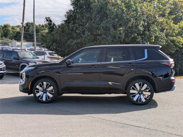 New 2025 Mitsubishi Outlander SE image 6
