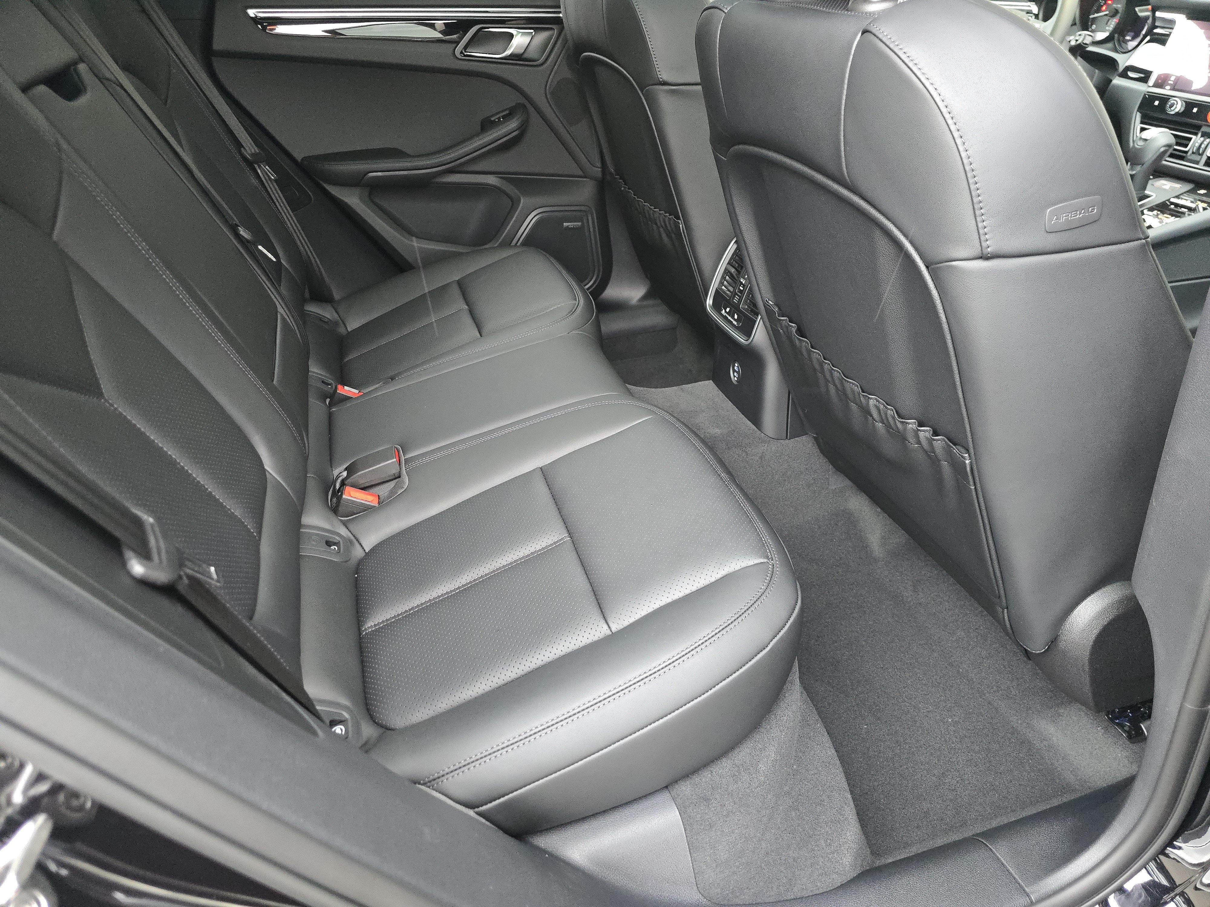 New 2026 Porsche Macan AWD/4WD image 14