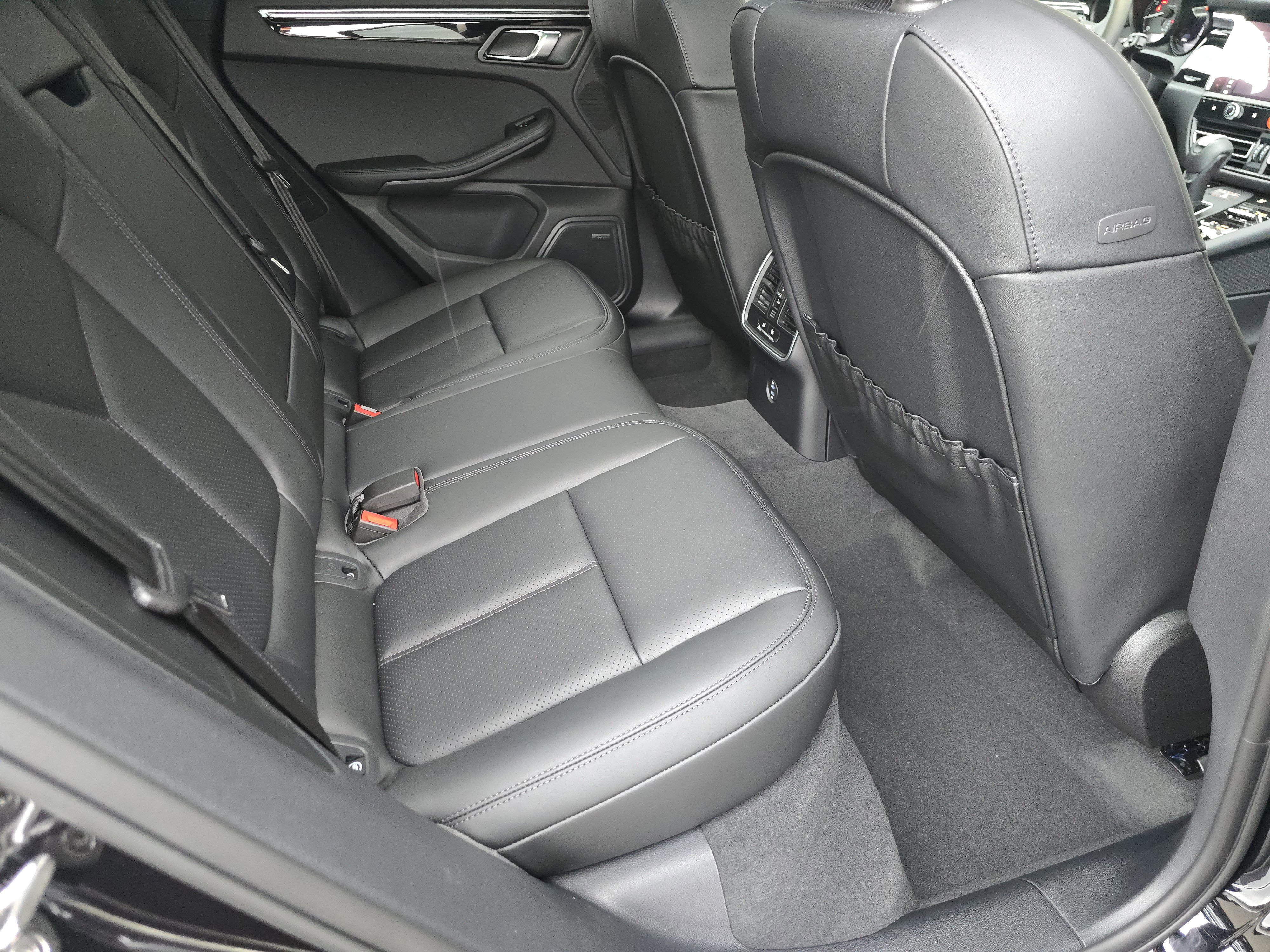New 2026 Porsche Macan AWD/4WD image 14