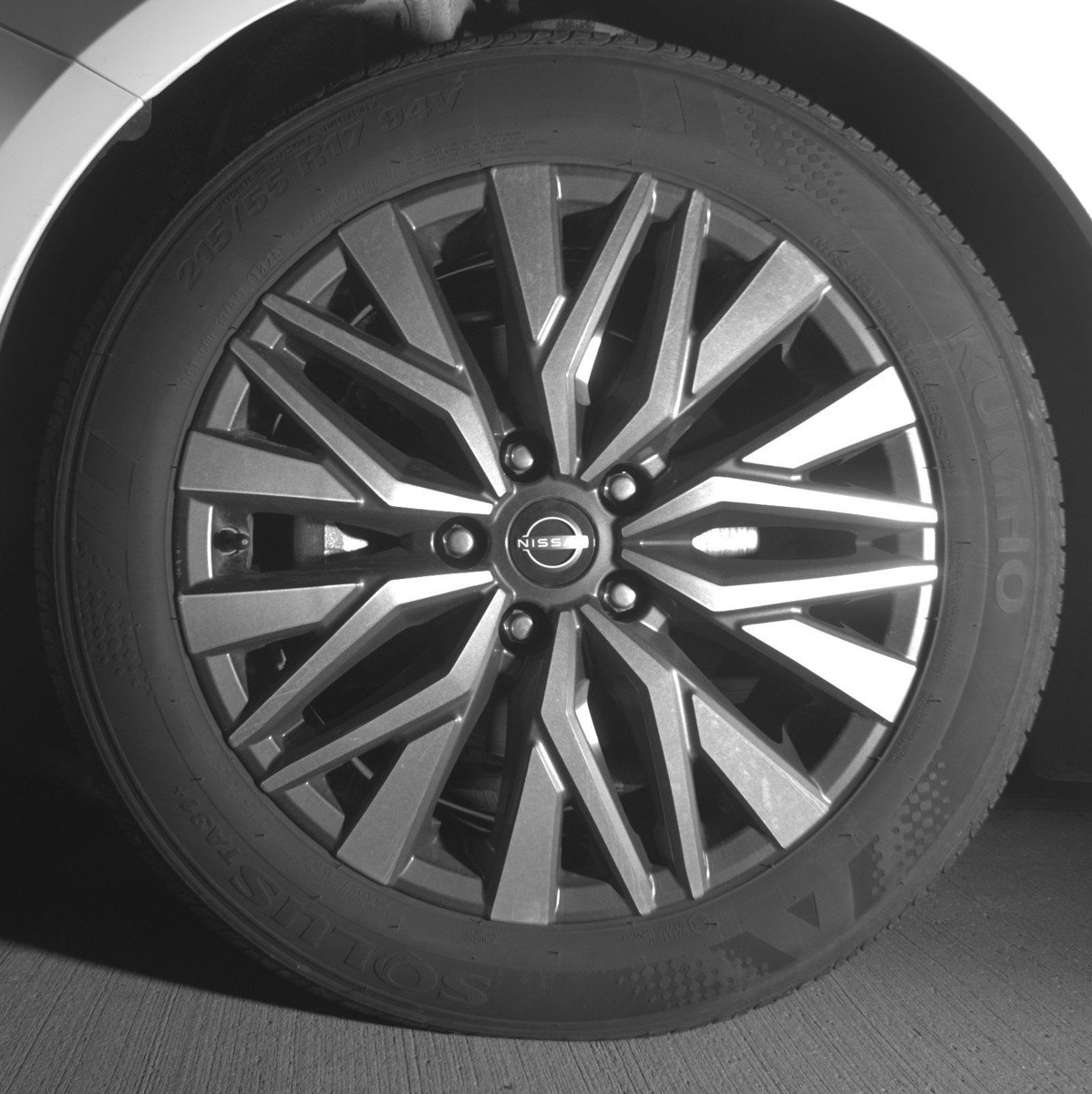 Used 2025 Nissan Altima 2.5 SV FWD image 12