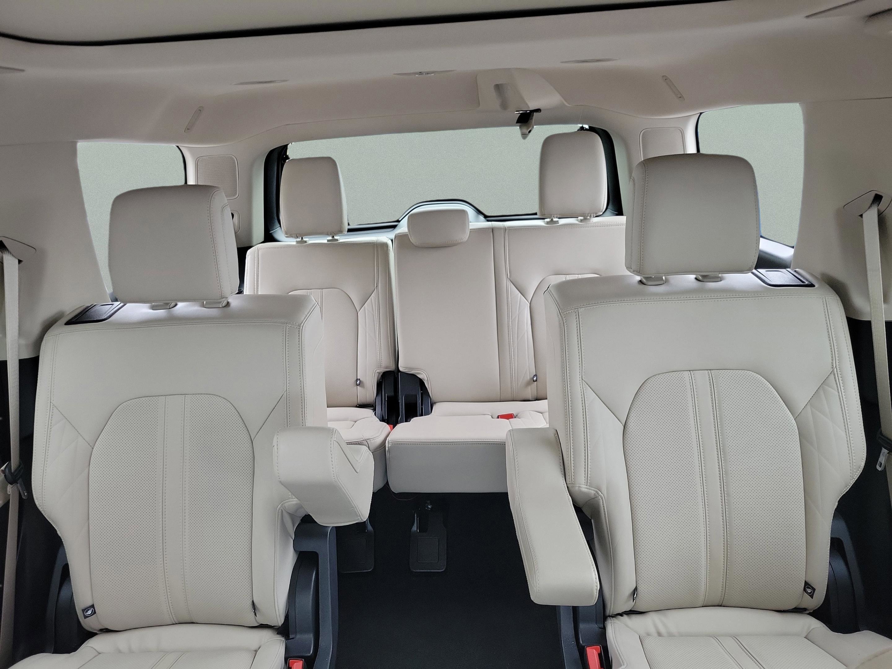 Used 2024 Ford Expedition Platinum AWD/4WD image 9