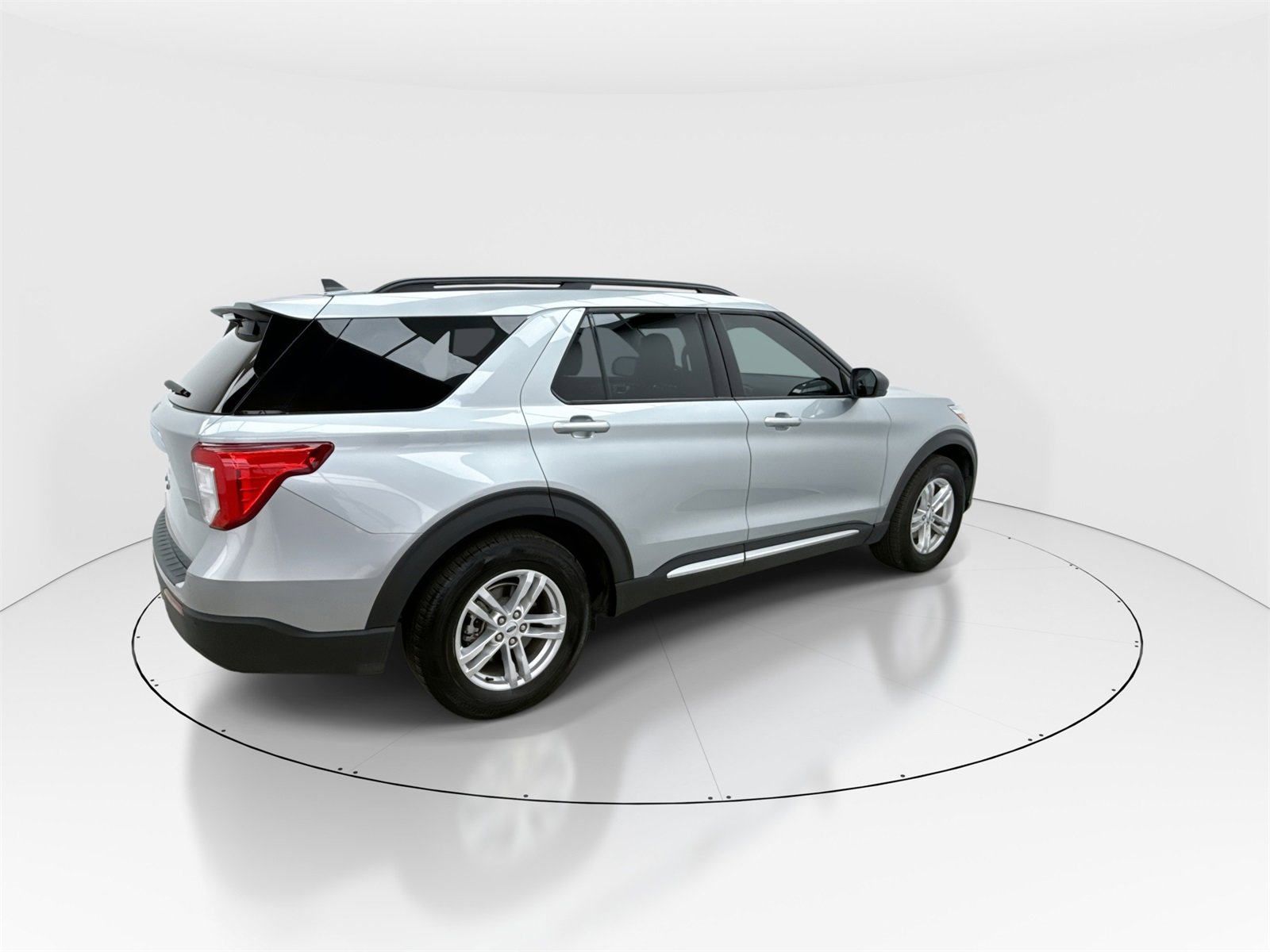 Used 2023 Ford Explorer XLT w/ Class IV Trailer Tow Package image 8