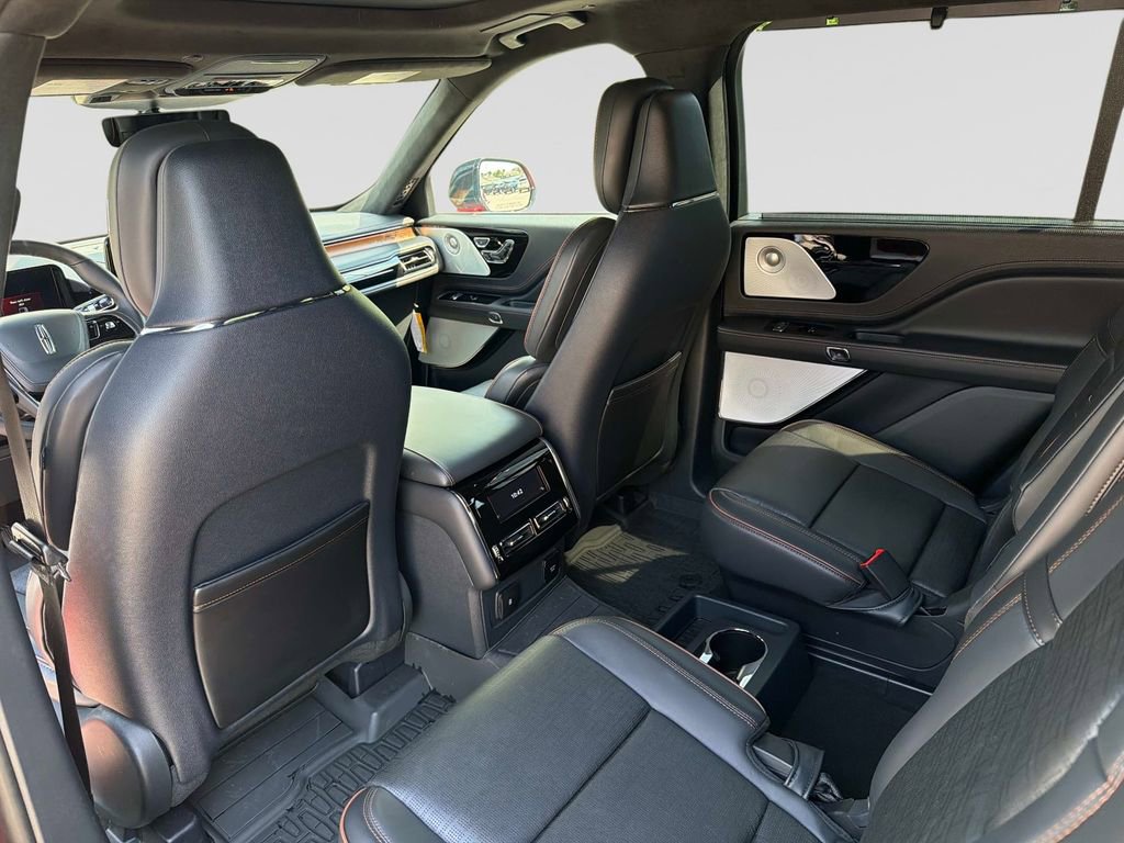 Used 2025 Lincoln Aviator Black Label AWD/4WD image 15