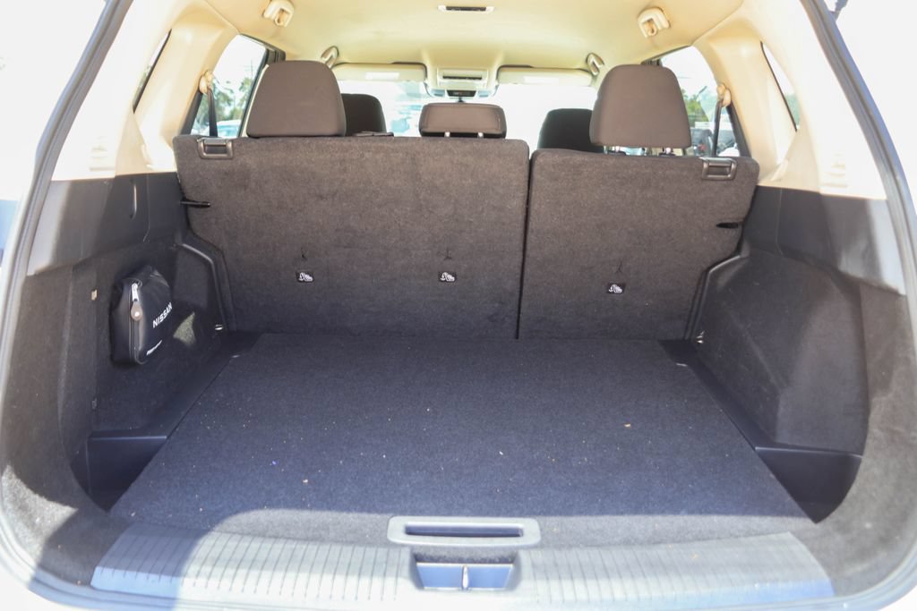 Used 2024 Nissan Rogue S FWD image 25