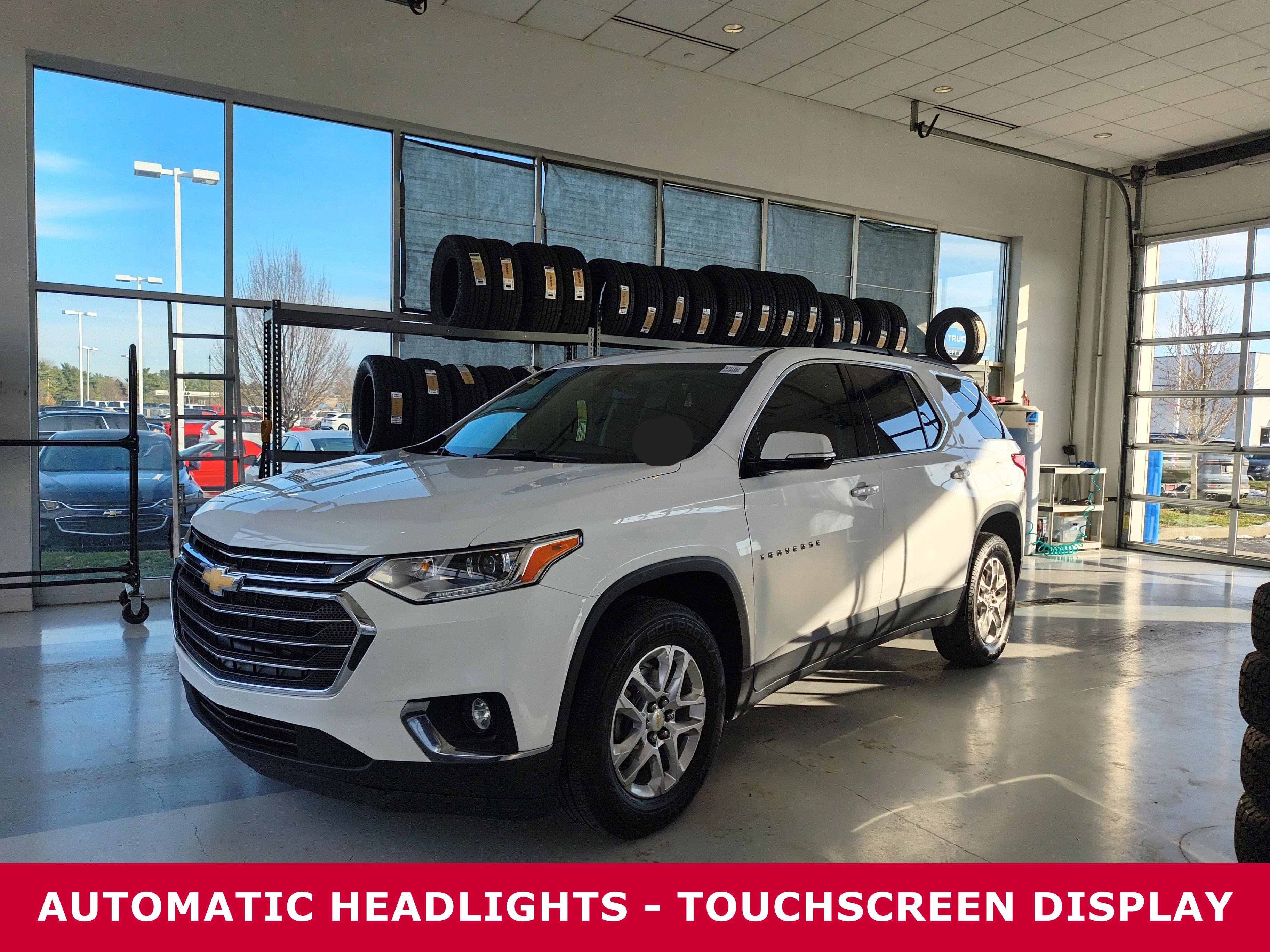 Used 2020 Chevrolet Traverse LT image 2