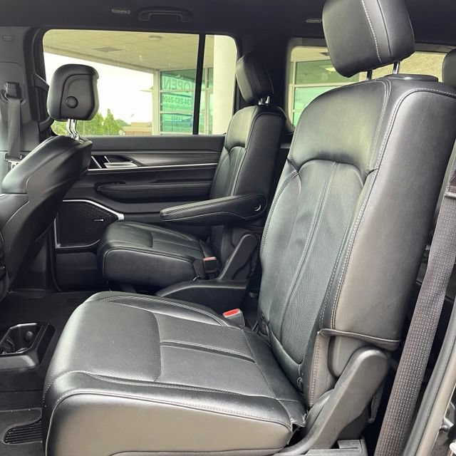 Used 2024 Jeep Wagoneer Series II AWD/4WD image 10