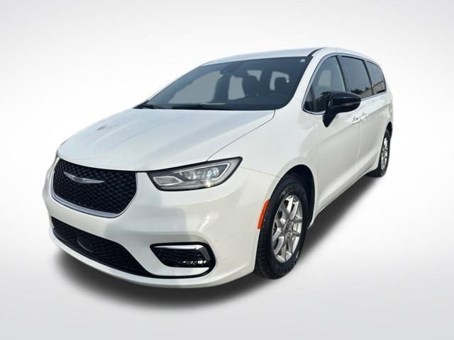 Used 2025 Chrysler Pacifica Select image 1